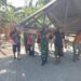 Babinsa dan Warga Gotong-Royong Bangun Pos Kamling