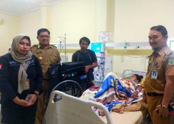 BANTUAN KURSI RODA PEMKAB PINRANG,BARIA : TERIMA KASIH BUPATI PINRANG