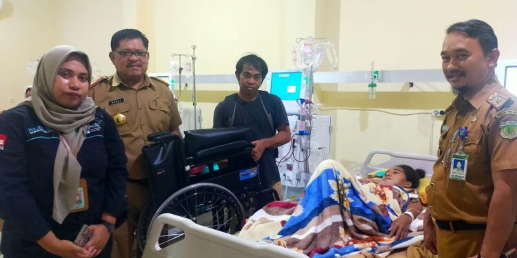 BANTUAN KURSI RODA PEMKAB PINRANG,BARIA : TERIMA KASIH BUPATI PINRANG