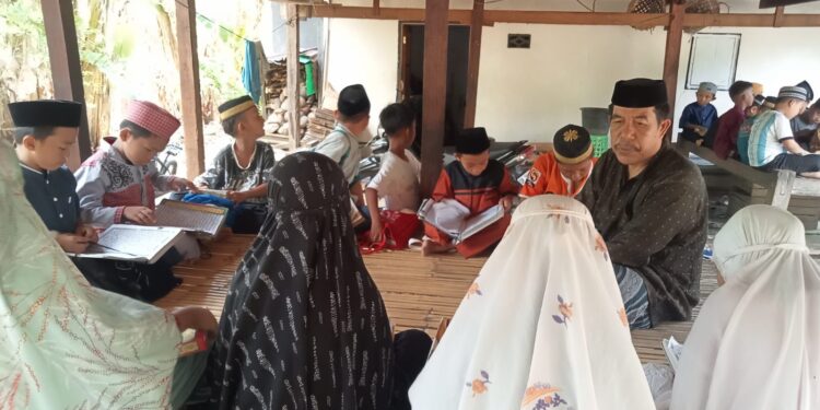 Kisah Zainuddin, Guru Ngaji di Kabupaten Pinrang, Ikhlas Mengajar Tanpa Mematok Bayaran