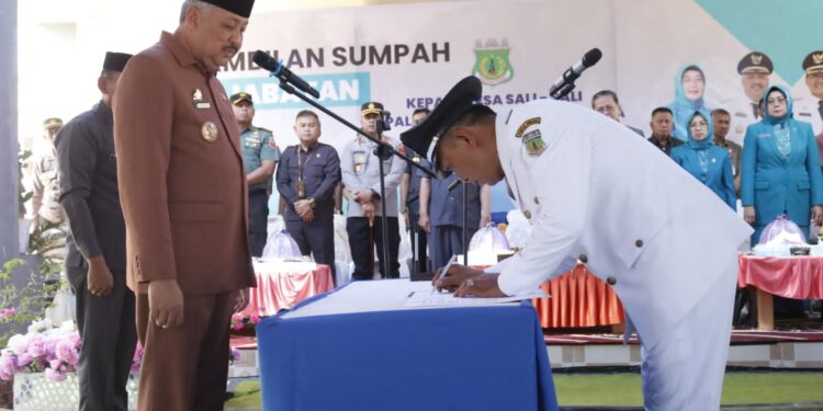 Bupati Pinrang Melantik Tiga KadesTerpilih Di Kecamatan Lembang