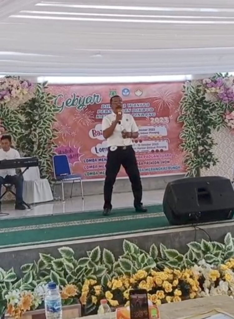 Penampilan Syamsuar pada Gebyar Arisan Dharmawanita Memukau Para Penonton