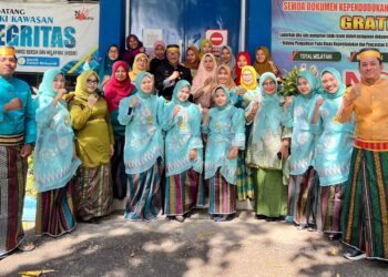 Pakaian Adat Budaya Tradisional,Hiasi Pelayanan Adminduk Disdukcapil Pinrang