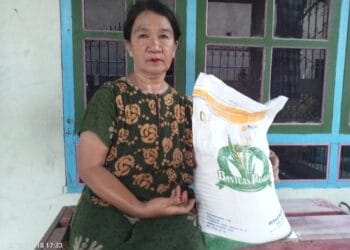 Terima Bantuan Beras CPP , Haslinda : Terima Kasih Pemerintah Kabupaten Pinrang