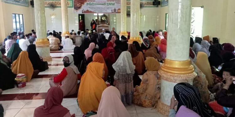 Ratusan Masyarakat Padati Acara Peringatan Maulid Nabi Di Masjid Nuruttaqwa Bittoeng