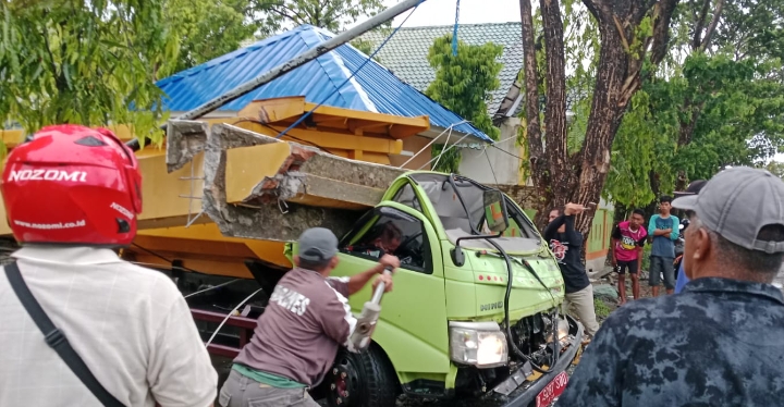 Tragis,Sopir Truk Sampah Dinas LH Pinrang Tertimpa Beton Pintu Gerbang
