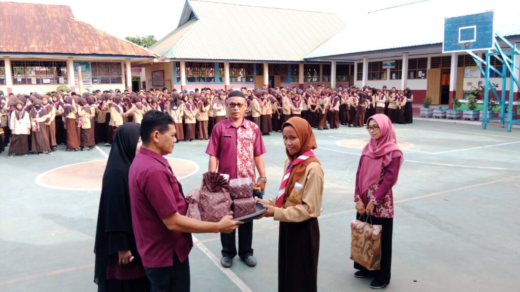 Sindi (Muallaf) Disambut Antusias Siswa dan Guru SMPN 1 Duampanua