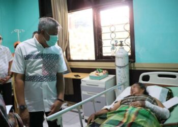 Bupati Irwan Kunjungi Warga Korban Bencana Kebakaran di RSUD Lasinrang