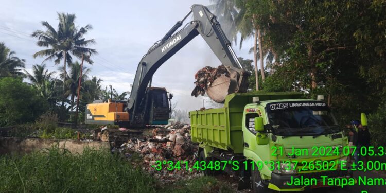 Sampah Menggunung, Kadis Perkim LH Pinrang: Pemerintah Desa Tidak Tegas