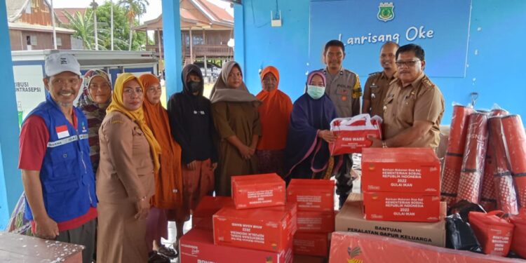 Korban Bencana Angin Kencang di Lanrisang Terima Bantuan Dari Pemkab Pinrang