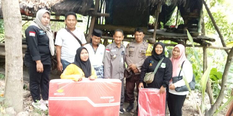 Puluhan Tahun Hidup di Gubuk Reyot di Hutan ,Dinsos Pinrang Berikan Bantuan