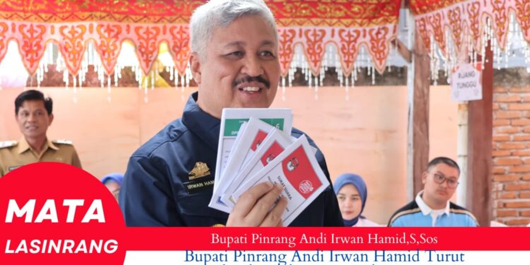 Sukseskan Pemilu 2024,Bupati Didampingi Ketua TP PKK Pinrang Gunakan Hak Pilihnya