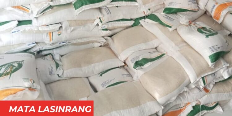 699 KPM Warga Desa Rajang Terima Bantuan Beras Cadangan Pangan Pemerintah (CPP)