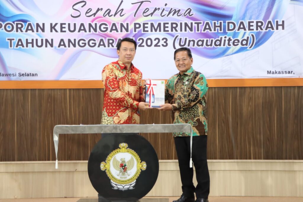 Serah Terima LKPD Tahun Anggaran 2023,Wabup Pinrang Bersama BPK RI Provinsi Sulsel di Kota Makassar