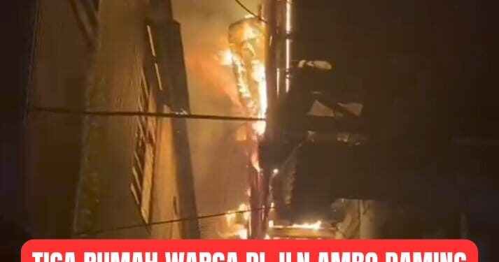 TIGA RUMAH DI JLN, AMBO DAMING PINRANG HABIS DI LAHAP SI JAGO MERAH PADA TENGAH MALAM