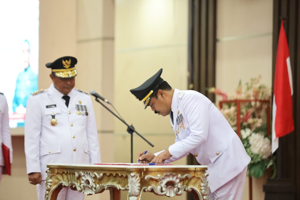 H. Ahmadi Akil Resmi Di Lantik Sebagai Penjabat Bupati Pinrang