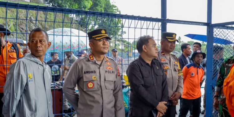 PJ, Bupati Bersama Kapolres Pinrang Tinjau Daerah Terdampak Banjir