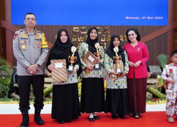 Kapolda dan Ketua PD Bhayangkari Sulbar Hadiri HUT YKB Ke-44 Tahun 2024