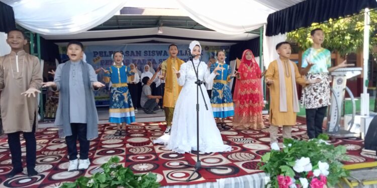 Sukses dan Meriah Gelar Pelepasan Siswa Kelas IX Tahun Ajaran 2023-2024 SMP N 1 Duampanua