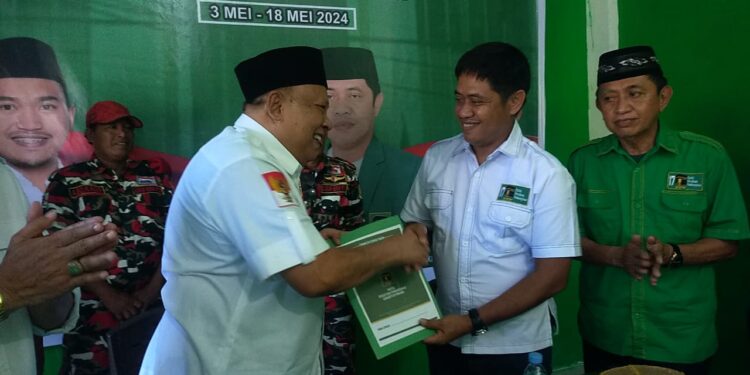 H.Ahmad Jaya Baramuli (AJB) Pengembalian Formulir Balon Bupati Pinrang ke Sekretariat DPC PPP