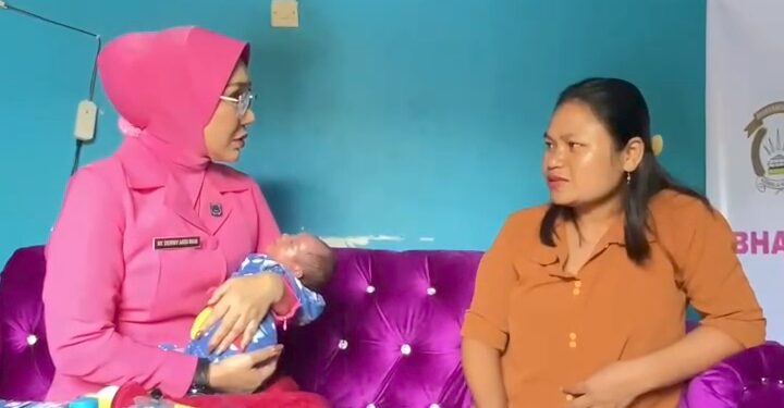 Bayi Bharadaksa Mendapat Kunjungan Ketua Bhayangkari Daerah Sulsel 