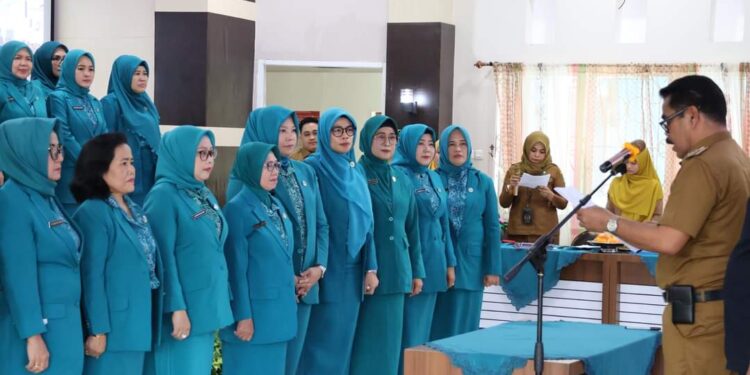 Pj, Bupati Kukuhkan Pengurus TP PKK Dan Pengurus Dekranasda Pinrang