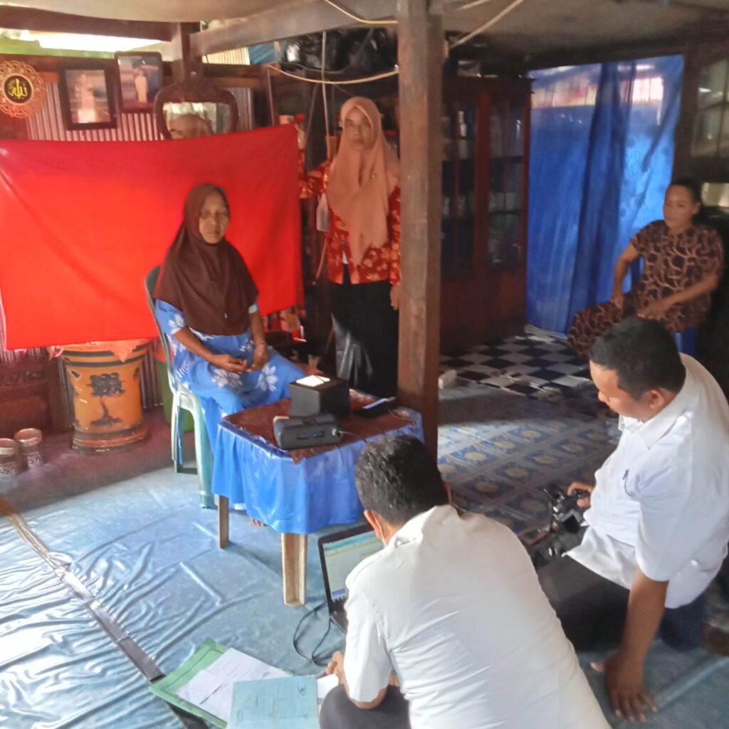 Jemput Bola Rekam Data Kependudukan Lansia dan ODGJ