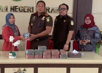 Kejari Pinrang Terima Sebanyak Rp,1 Milyar Rupiah Pembayaran Pidana Denda Dari Terpidana Kasus Narkoba