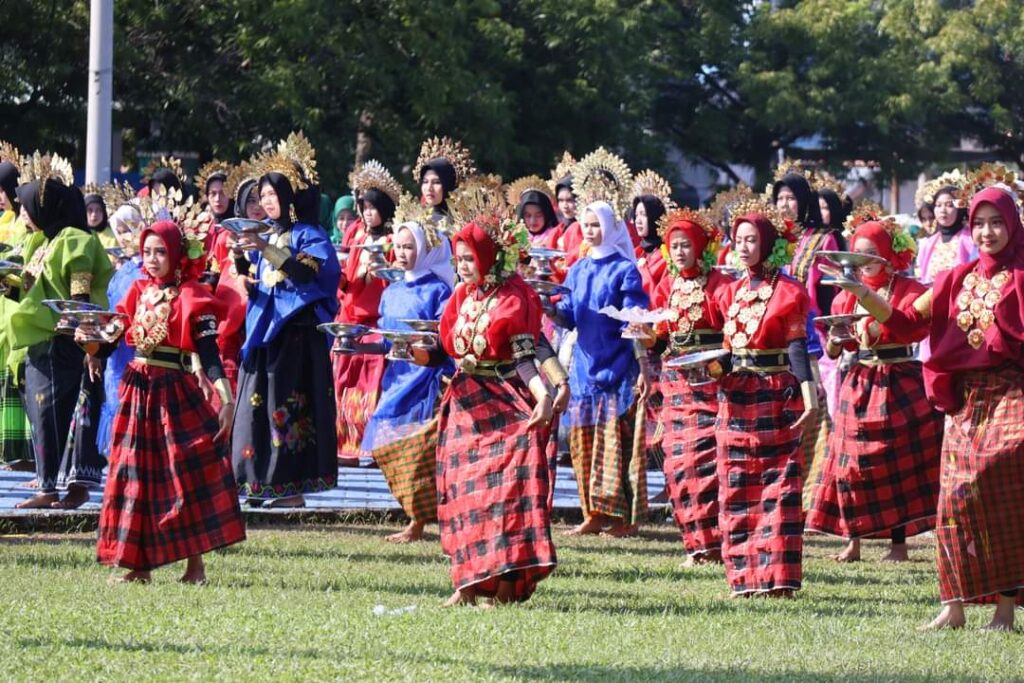 Tari Padduppa Kabupaten Pinrang Pecahkan Rekor MURI Pada Festival Sulsel Menari