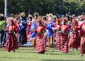 Tari Padduppa Kabupaten Pinrang Pecahkan Rekor MURI Pada Festival Sulsel Menari