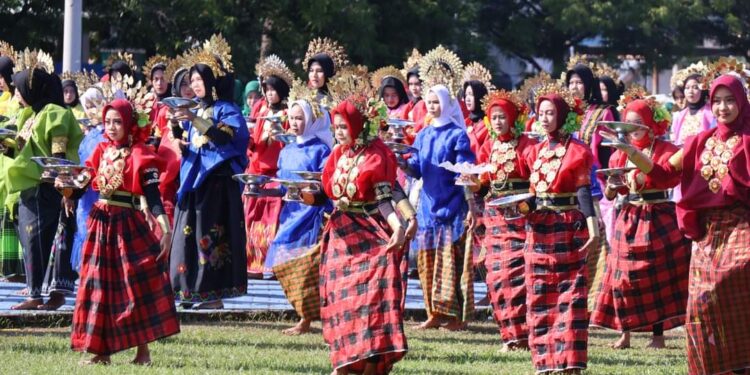 Tari Padduppa Kabupaten Pinrang Pecahkan Rekor MURI Pada Festival Sulsel Menari