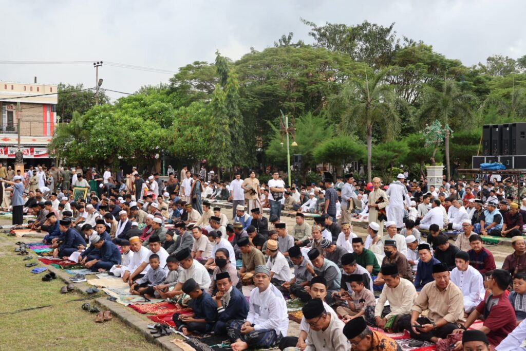 RIBUAN WARGA PINRANG SALAT IDUL ADHA DI LASINRANG PARK
