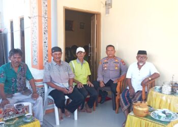 Kapolsek Duampanua Jalin Silaturahmi Dengan Warga Kelurahan Pekkabata