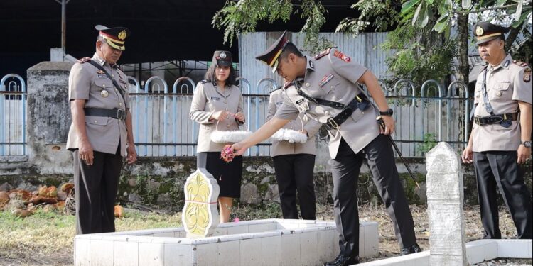Kapolres Pinrang Ziarah dan tabur bunga di laut, Rangkaian HUT Bhayangkara Ke 78
