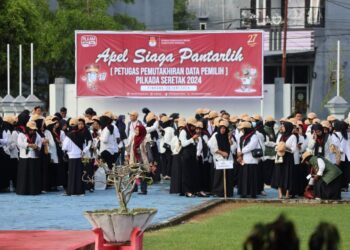 1.161 Petugas Pantarlih Mengikuti Apel Siaga di Halaman Kantor Bupati Pinrang