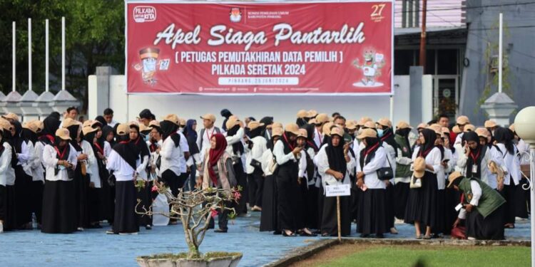 1.161 Petugas Pantarlih Mengikuti Apel Siaga di Halaman Kantor Bupati Pinrang