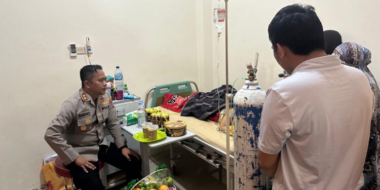 Kapolres AKBP Andiko Wicaksono Jenguk Anggota di RSUD Makkasau