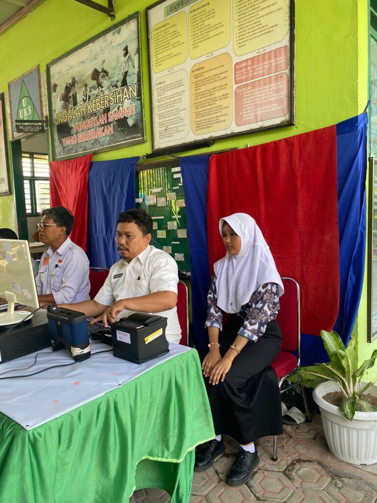 Sukses Pilgub/Pilkada Disdukcapil Pinrang Rekam Pelajar SMAN 6 Pinrang