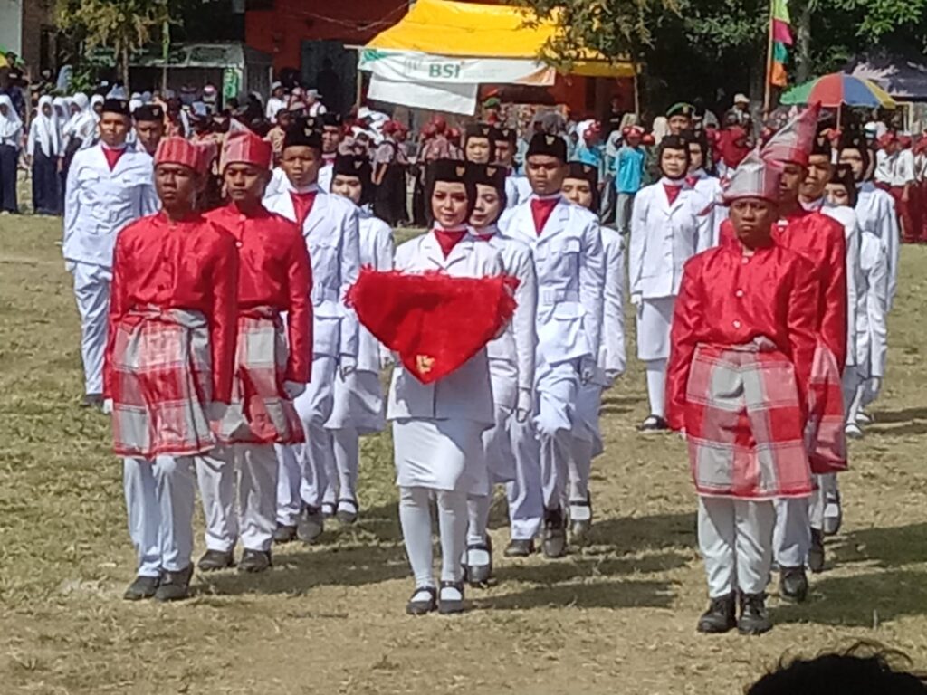 Upacara Peringatan Detik-Detik Proklamasi Kemerdekaan RI ke-79 Tingkat Kecamatan Duampanua
