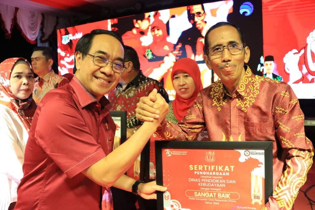 Disdikbud Pinrang Terima Sertifikat Penghargaan Citra Pelayanan Prima Kategori “SANGAT BAIK”Tahun 2024