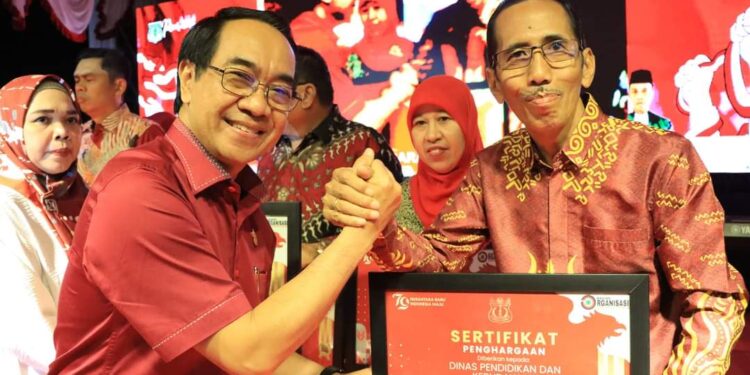 Disdikbud Pinrang Terima Sertifikat Penghargaan Citra Pelayanan Prima Kategori “SANGAT BAIK”Tahun 2024