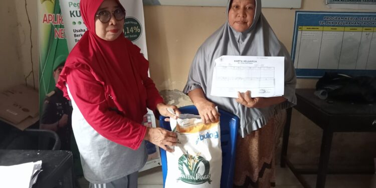 457 Warga Tadokkong Terima Bantuan Beras CPP
