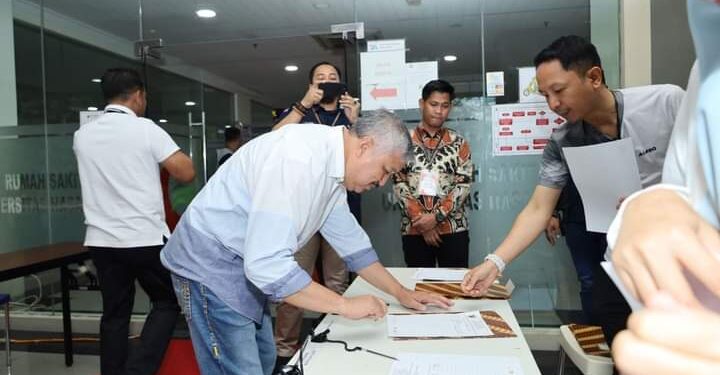 Salah satu Syarat Paslon Bupati dan Wakil Bupati Pinrang Iwan – Sudirman Melakukan Pemeriksaan Kesehatan