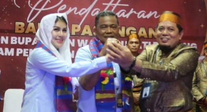 Paslon Bupati dan Wakil Bupati Pinrang ‘UM DI HATI” Resmi Mendaftar di KPU,Siap Bertarung di Pilkada 2024