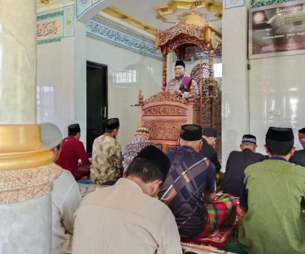 Khutbah Jum’at Di Masjid Nurultaqwa Bittoeng, Kanit Binmas Polsek Duampanua Sampaikan Ini Ke Jamaah