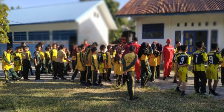 Murid dan Guru SDN 197 Duampanua Antusias Jalan Sehat Sambil Belajar