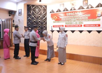 1 Personil Polri Dan 2 PNS Polres Pinrang Naik Pangkat