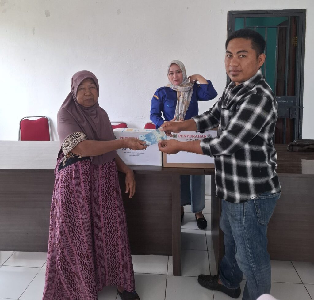 50 Warga Desa Pakeng Terima BLT DD