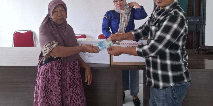 50 Warga Desa Pakeng Terima BLT DD