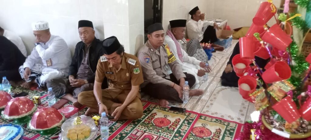 Bhabinkamtibmas Bittoeng Polsek Duampanua Hadiri Giat Maulid Nabi Muhammad Saw 1446 Hijriah